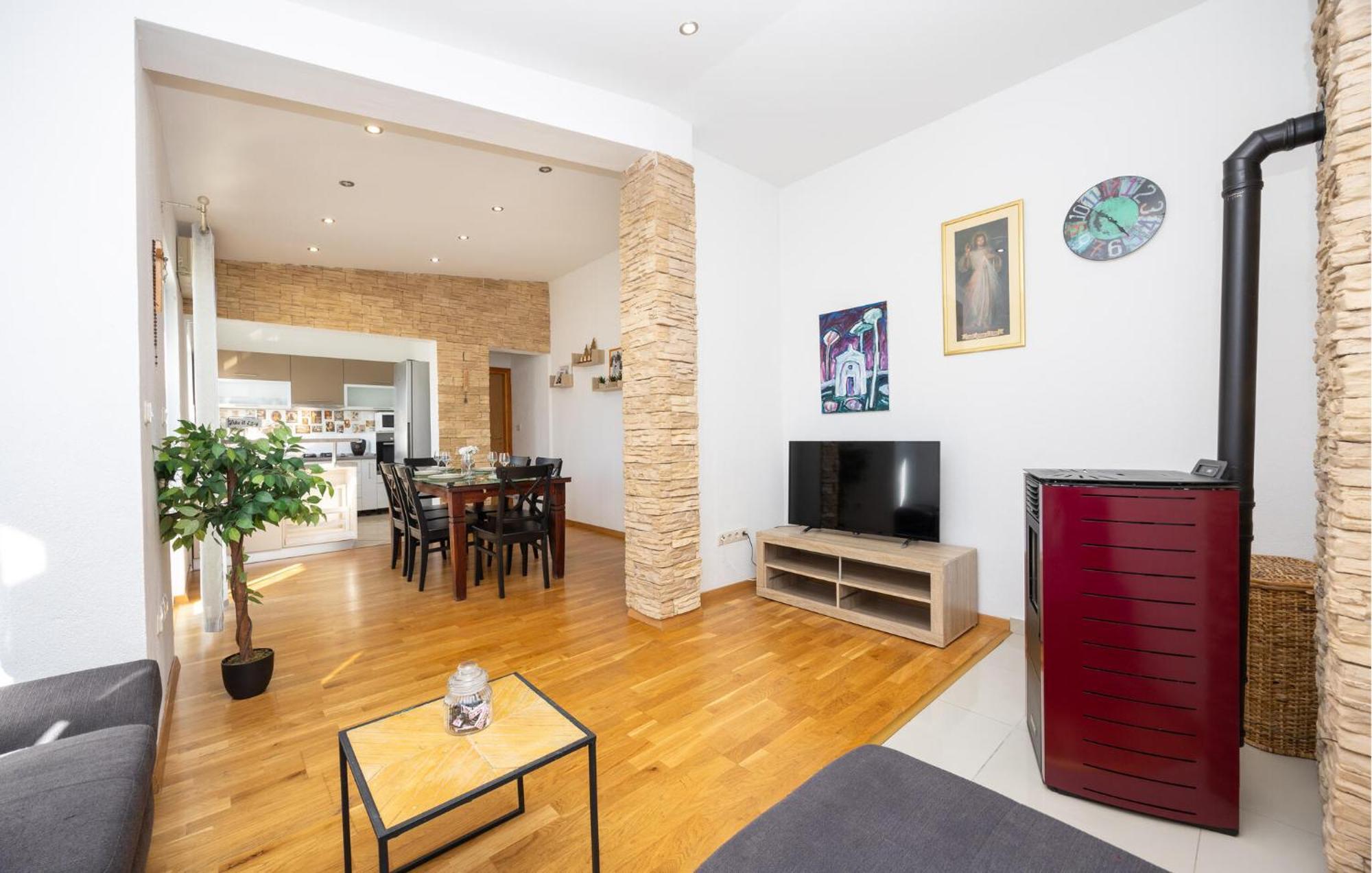 Stunning Apartment In Makarska Exterior photo