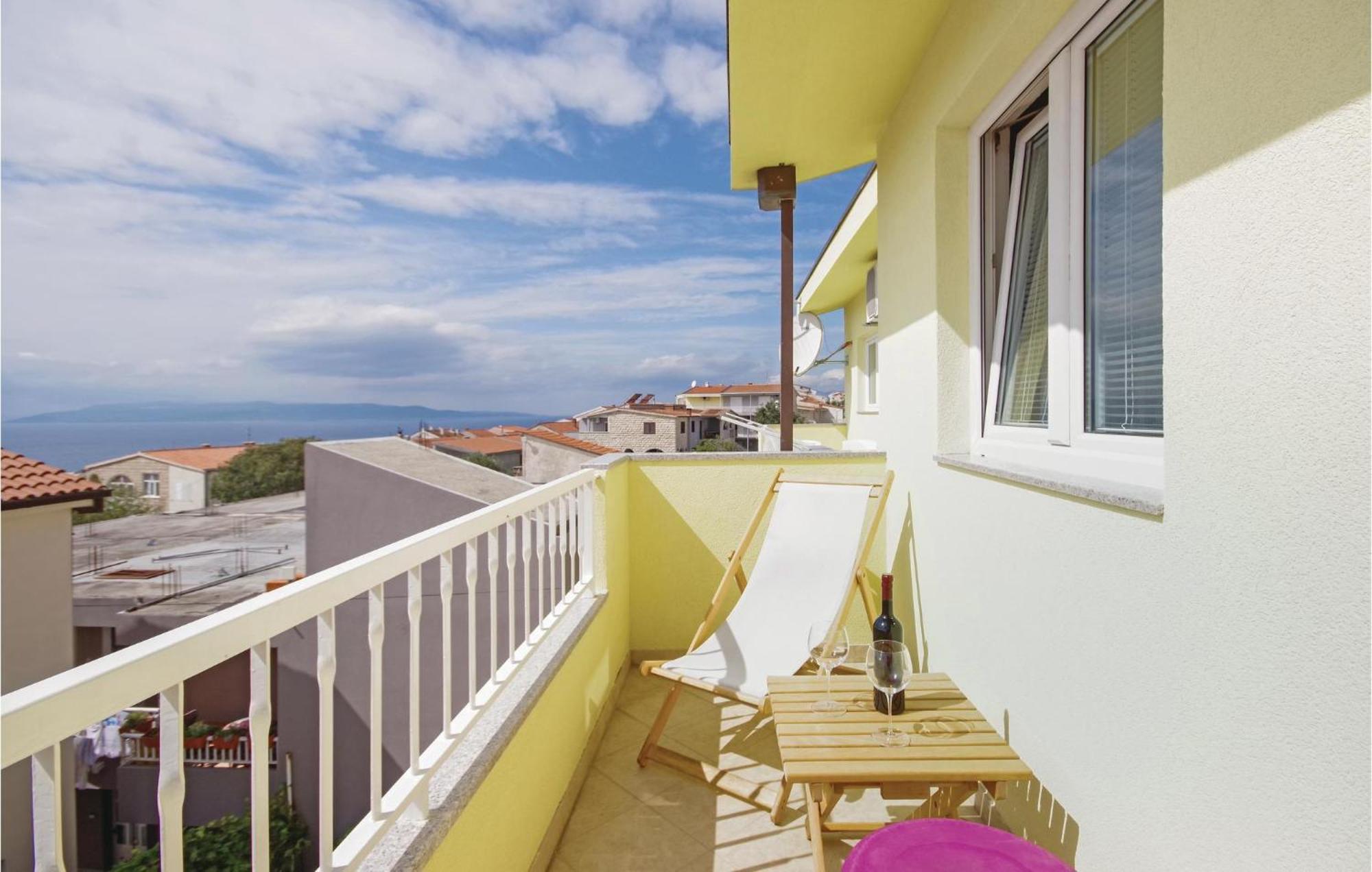 Stunning Apartment In Makarska Exterior photo