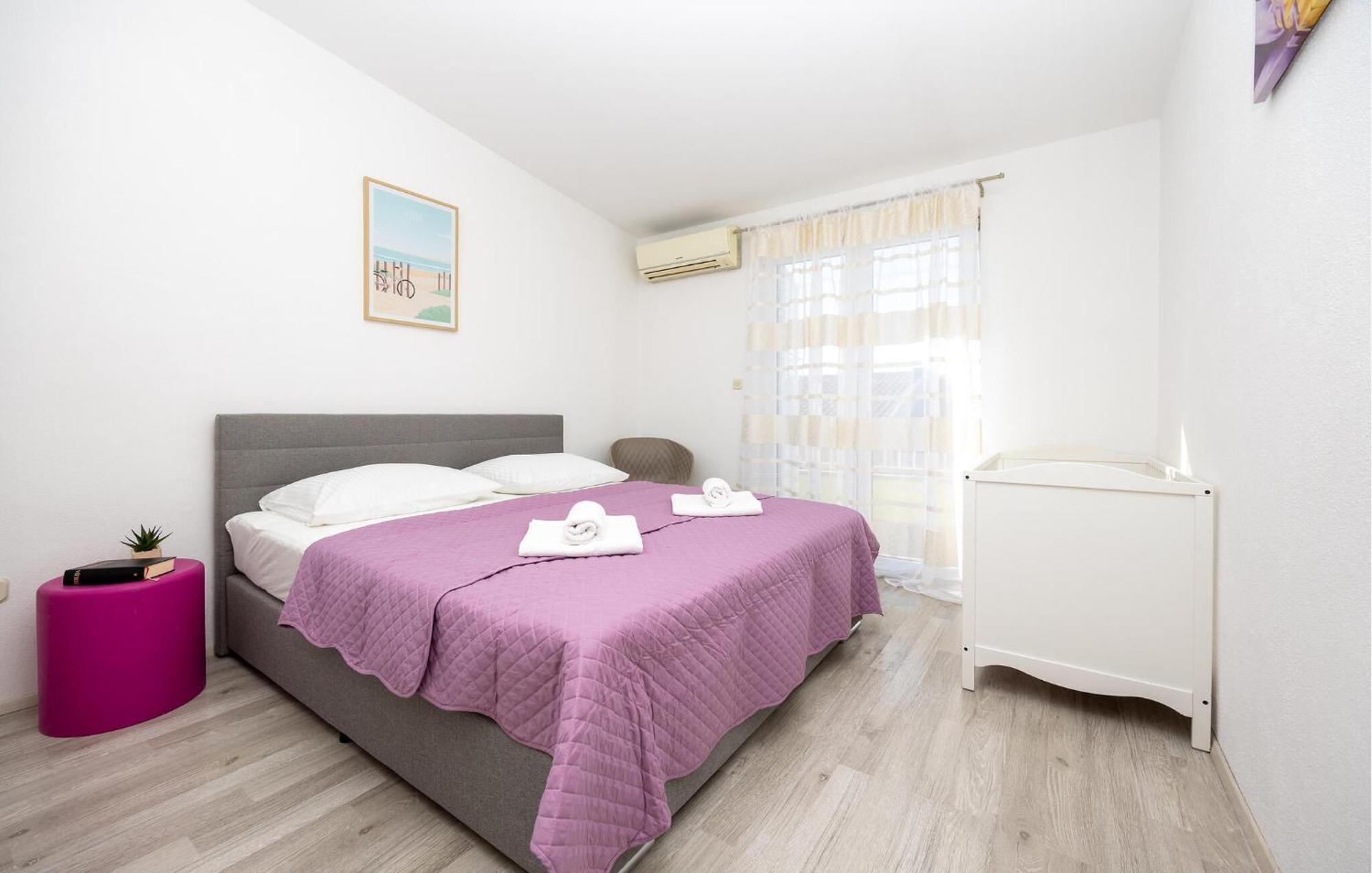 Stunning Apartment In Makarska Exterior photo